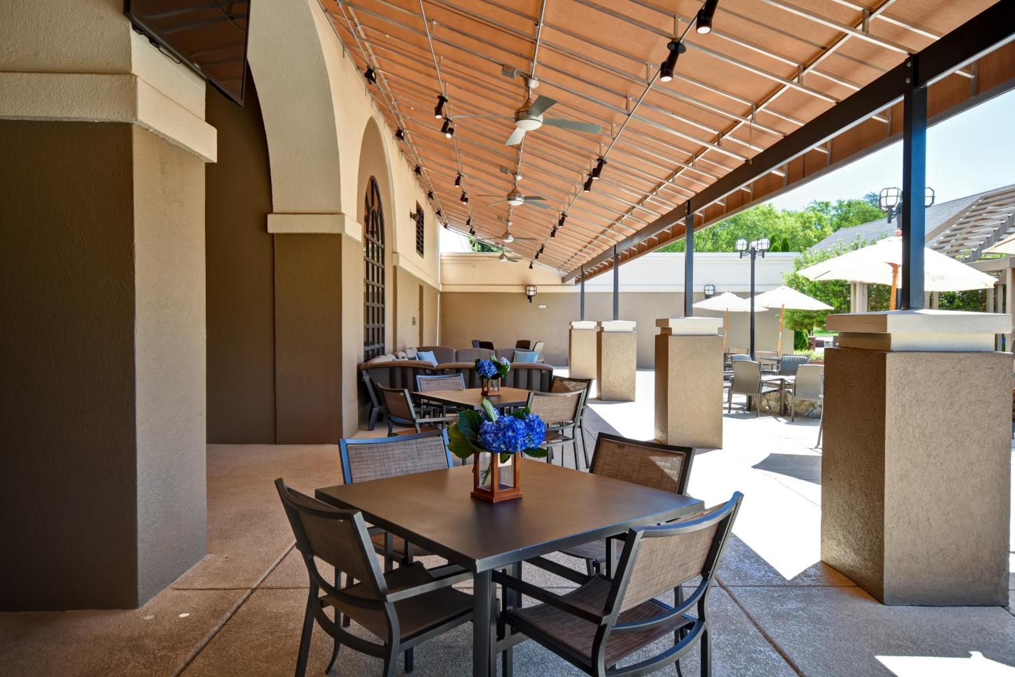 Embassy Suites Greenville Golf Resort & Conference Center Exterior foto