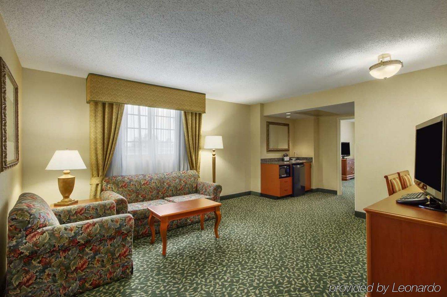 Embassy Suites Greenville Golf Resort & Conference Center Quarto foto